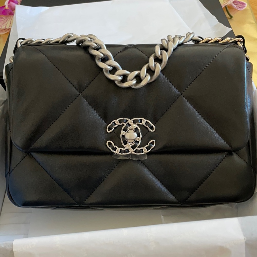 CHANEL 19 HANDBAG